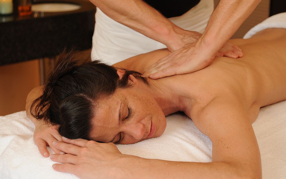 Body trier massage to body b2b Massage